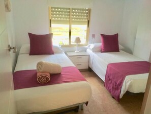 2 bedrooms, iron/ironing board, WiFi, bed sheets