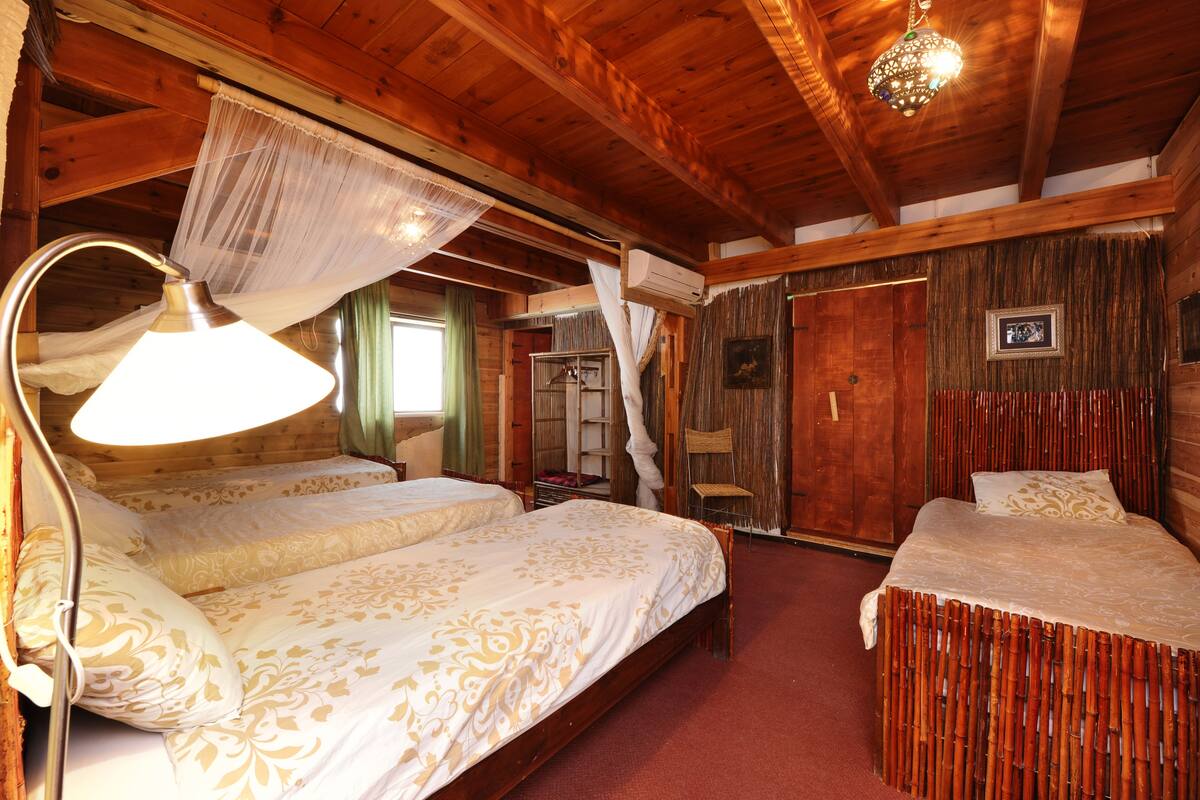 Suite familiar, hidromasaje | Ropa de cama de alta calidad, edredón y decoración personalizada