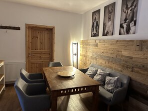 Dining - New modern apartment in the cultural monument Schweizerhaus in alpine style  (Dresden)