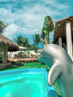 2 piscinas al aire libre, sombrillas, sillones reclinables de piscina