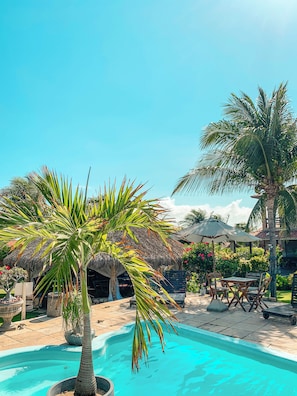 2 outdoor pools, open 8:00 AM to 10:00 PM, pool umbrellas, sun loungers - Pousada La Goduria (Aracati)
