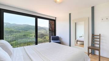 1 slaapkamer, een strijkplank/strijkijzer, internet, beddengoed