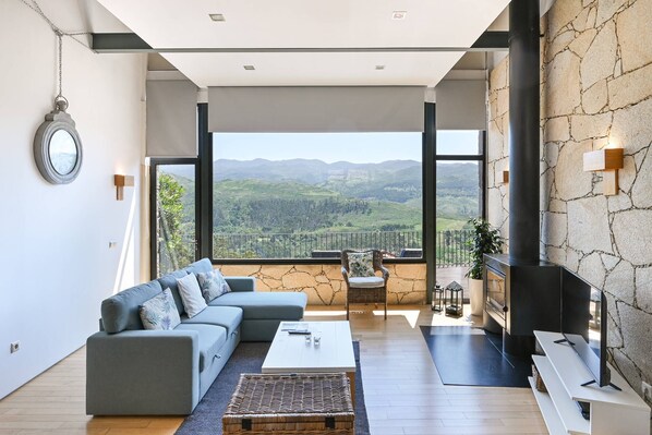 TV - Casas das Olas - House 3 (Arcos de Valdevez)