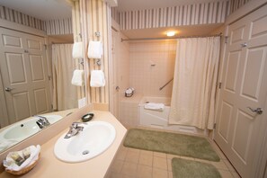 Towels, soap, toilet paper - Slopeside Penthouse Suite | Pool, Hot Tub Access (Ludlow)