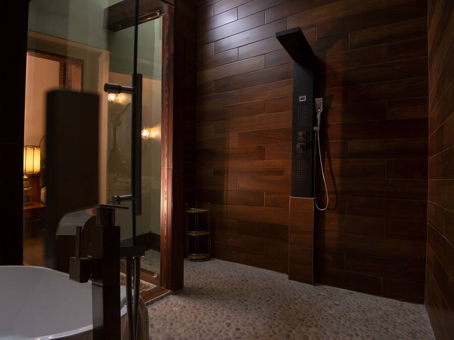 Executive Studio Suite | Private spa tub