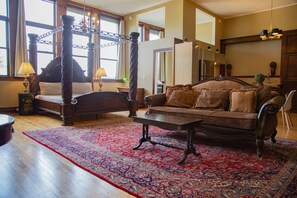 럭셔리 스튜디오 스위트 (204) | 미니바, 각각 다른 스타일의 인테리어, 각각 다르게 가구 비치, 노트북 작업 공간