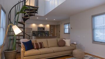 Gallery:LOFT 646 | Living area