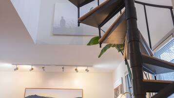 Gallery:LOFT 646 | Living area | 60-inch Smart TV with cable channels, TV, first-run movies