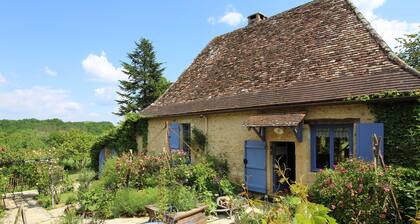 authentic rural house of Perigord, charm, calm and comfort 4 *