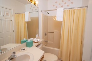 Handtücher, Seife, Toilettenpapier