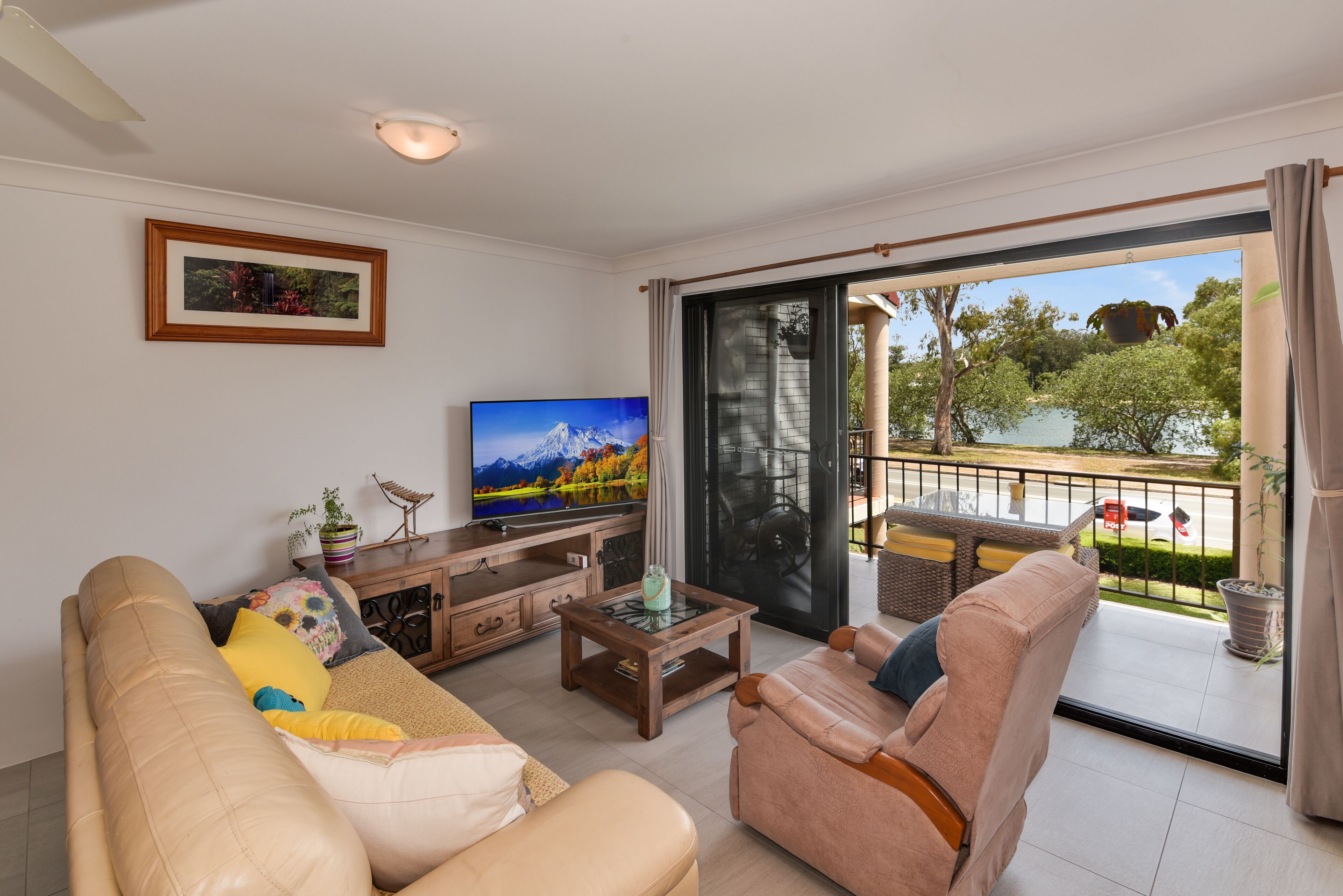 Smart-TV, bøker og printere