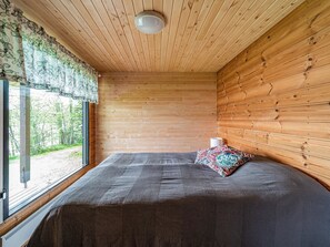 2 sovrum och strykjärn/strykbräda