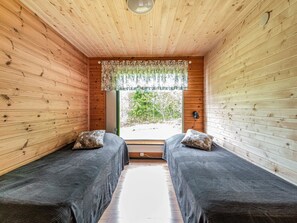 2 عدّة غرف نوم ومكواة/لوح كي