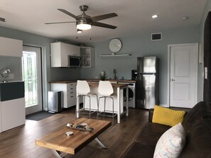 Smart TV, books - Modern Garden Suite! (Orlando)