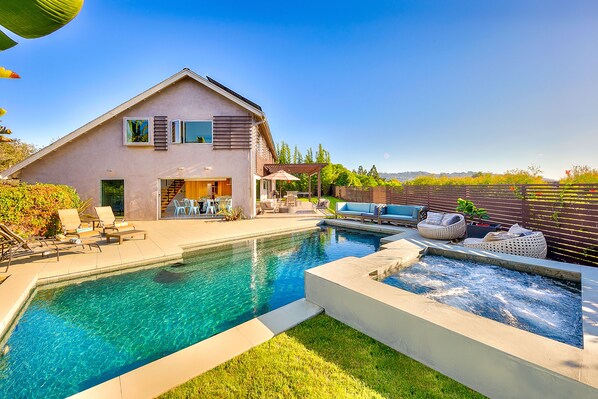 حمّام سباحة خارجي