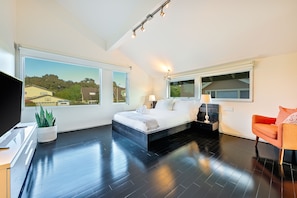 Room - Oceano Homestead Corp Rental by NamaStay (La Jolla)