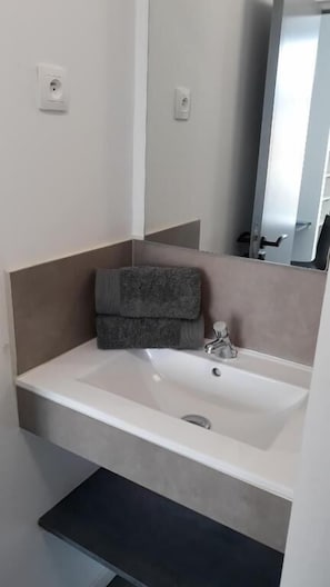 Chambre Double Confort | Salle de bain