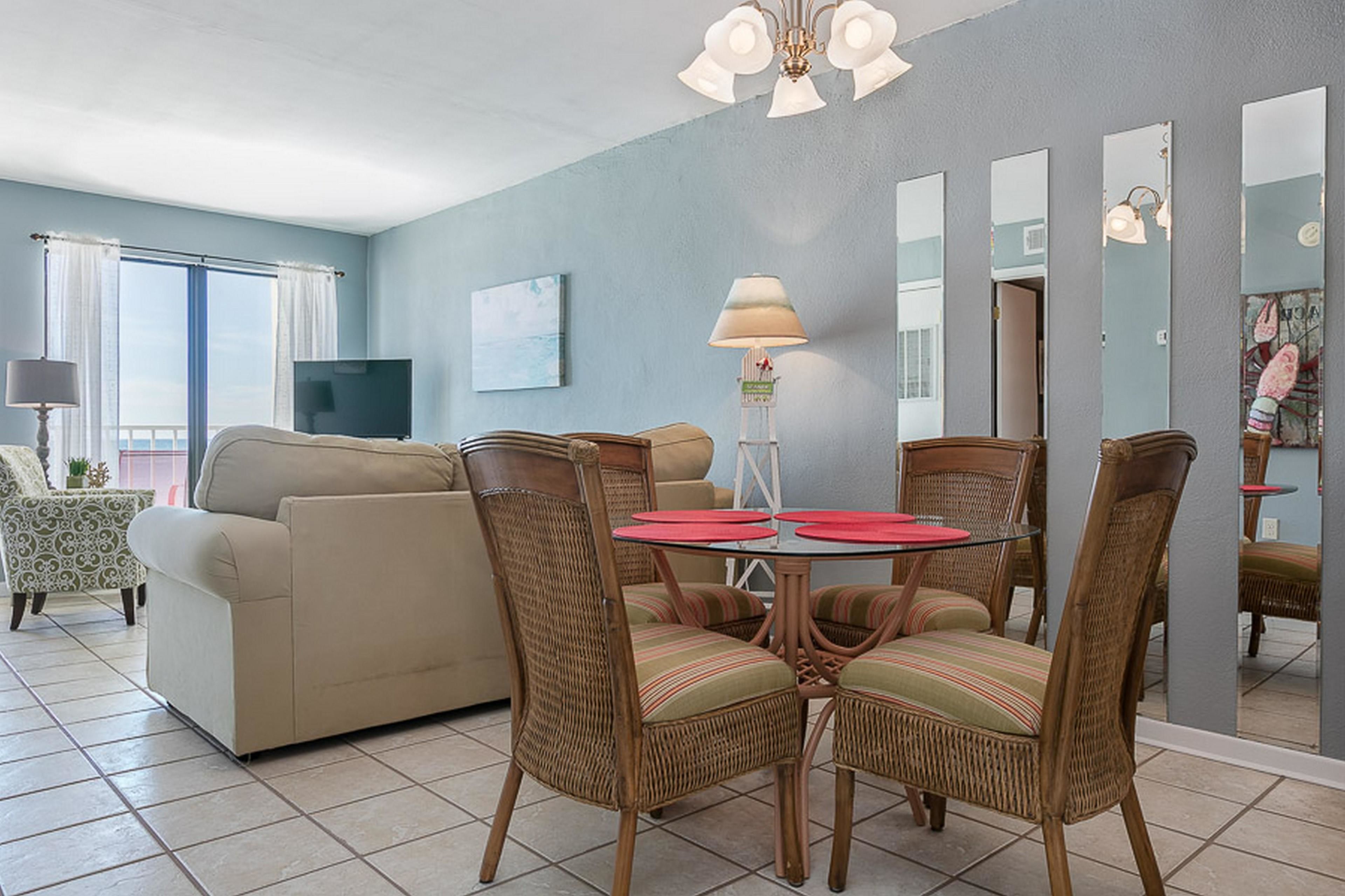 Condo, 2 Bedrooms | Living room