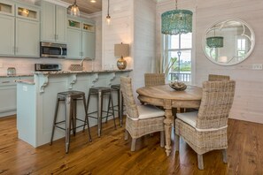 Casa, 2 habitaciones | Cocina privada