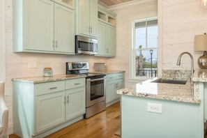 House, 2 Bedrooms | Private kitchen