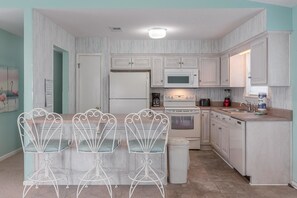 House, 3 Bedrooms | Private kitchen - Boater`s Paradise by Vacasa (Orange Beach)