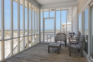 House, 5 Bedrooms | Balcony