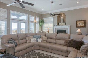 ハウス 6 ベッドルーム | リビングルーム | テレビ、DVD プレーヤー