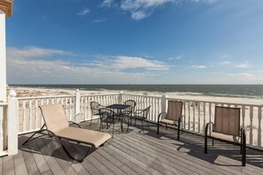 House, 6 Bedrooms | Balcony