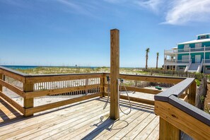 House, 5 Bedrooms | Balcony