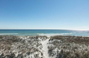 On the beach - Howard Ranch House by Vacasa (Gulf Shores)