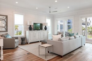 House, 6 Bedrooms | Living room
