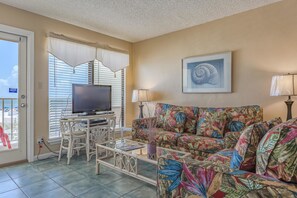 Condo, 2 Bedrooms | Living room