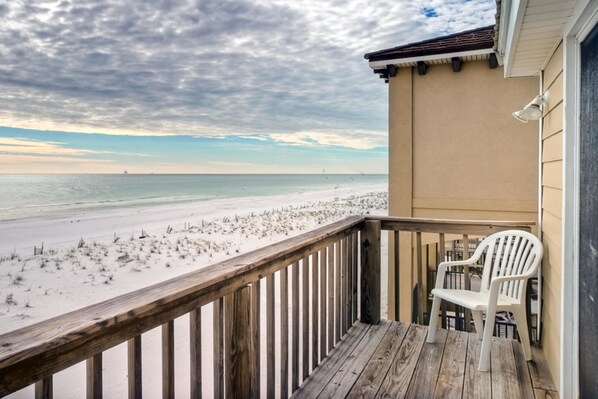 House, 3 Bedrooms | Balcony