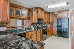 Appart'hôtel, 4 chambres | Cuisine privée