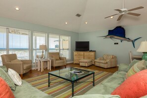 House, 4 Bedrooms | Living room