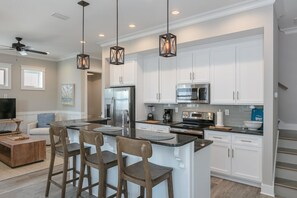 Standard House, 2 Bedrooms | Private kitchen