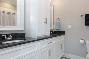 Standard House, 2 Bedrooms | Bathroom