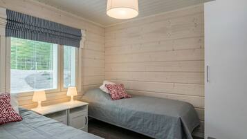 2 makuuhuonetta, vauvan matkasänky, internet