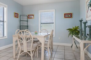 House, 3 Bedrooms | Private kitchen