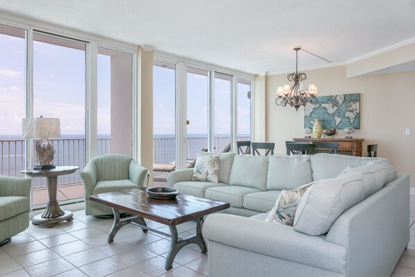 Standard Condo, 4 Bedrooms | Living room