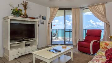Condo, 2 Bedrooms | Living room