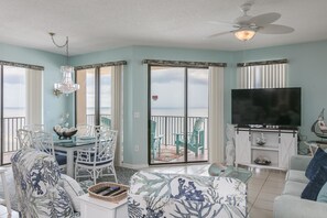 콘도, 침실 3개 | 거실