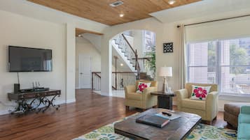 House, 4 Bedrooms | Living room