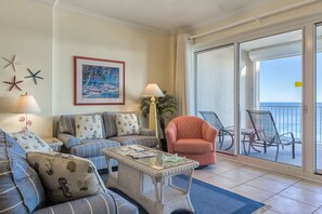 Condo, 2 Bedrooms | Living room