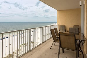 Condo, 3 chambres | Balcon