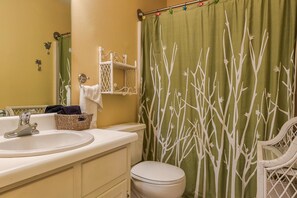 House, 4 Bedrooms | Bathroom | Towels