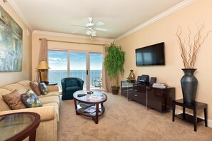 Condo, 2 Bedrooms | Living room