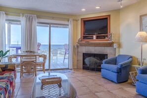 House, 3 Bedrooms | Living room