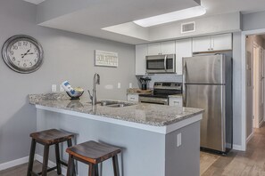 Condo, 1 Bedroom | Private kitchen