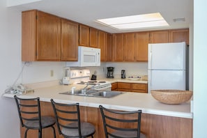 Condo, 3 Bedrooms | Private kitchen